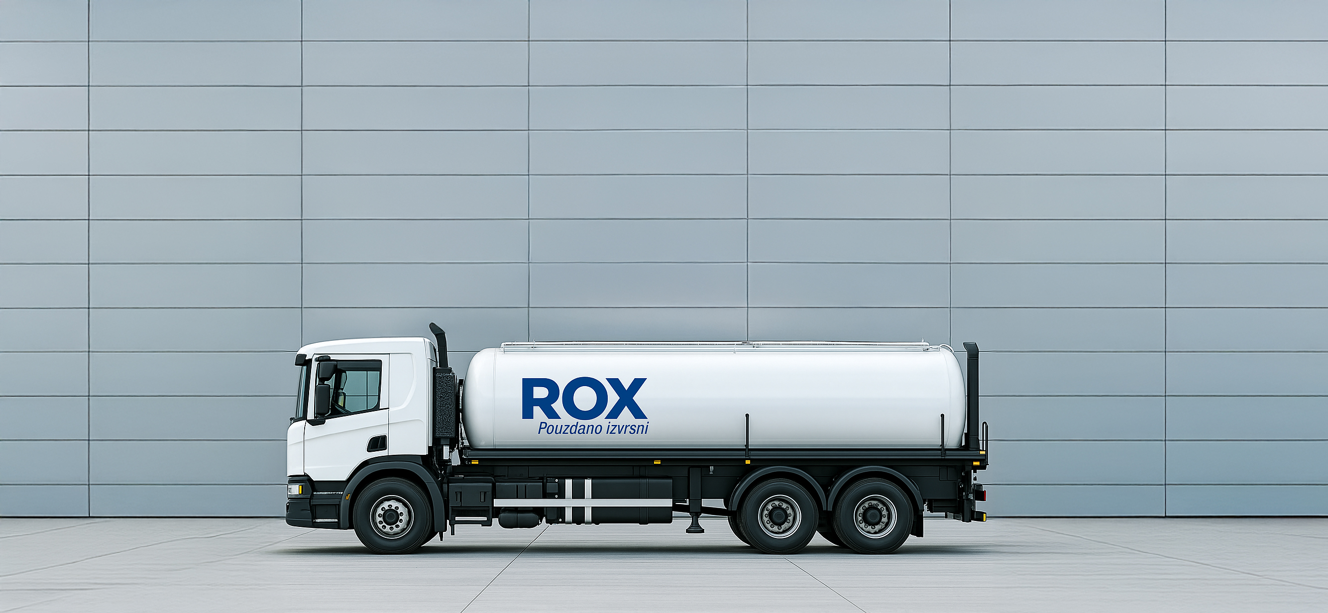 ROX cisterna za dostavu goriva ispred moderne sive zgrade