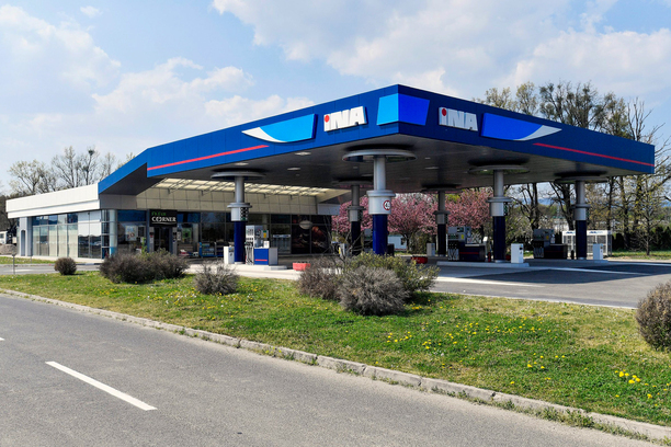 ROX benzinska stanica u Zagrebu, Slavonska avenija 25, u dnevnom ambijentu s INA Fresh Cornerom