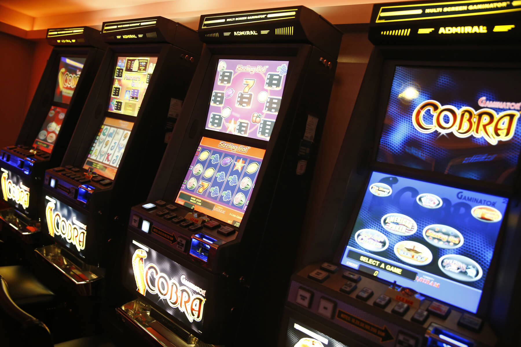 Slot aparati Cobra s prikazom izbornika igara